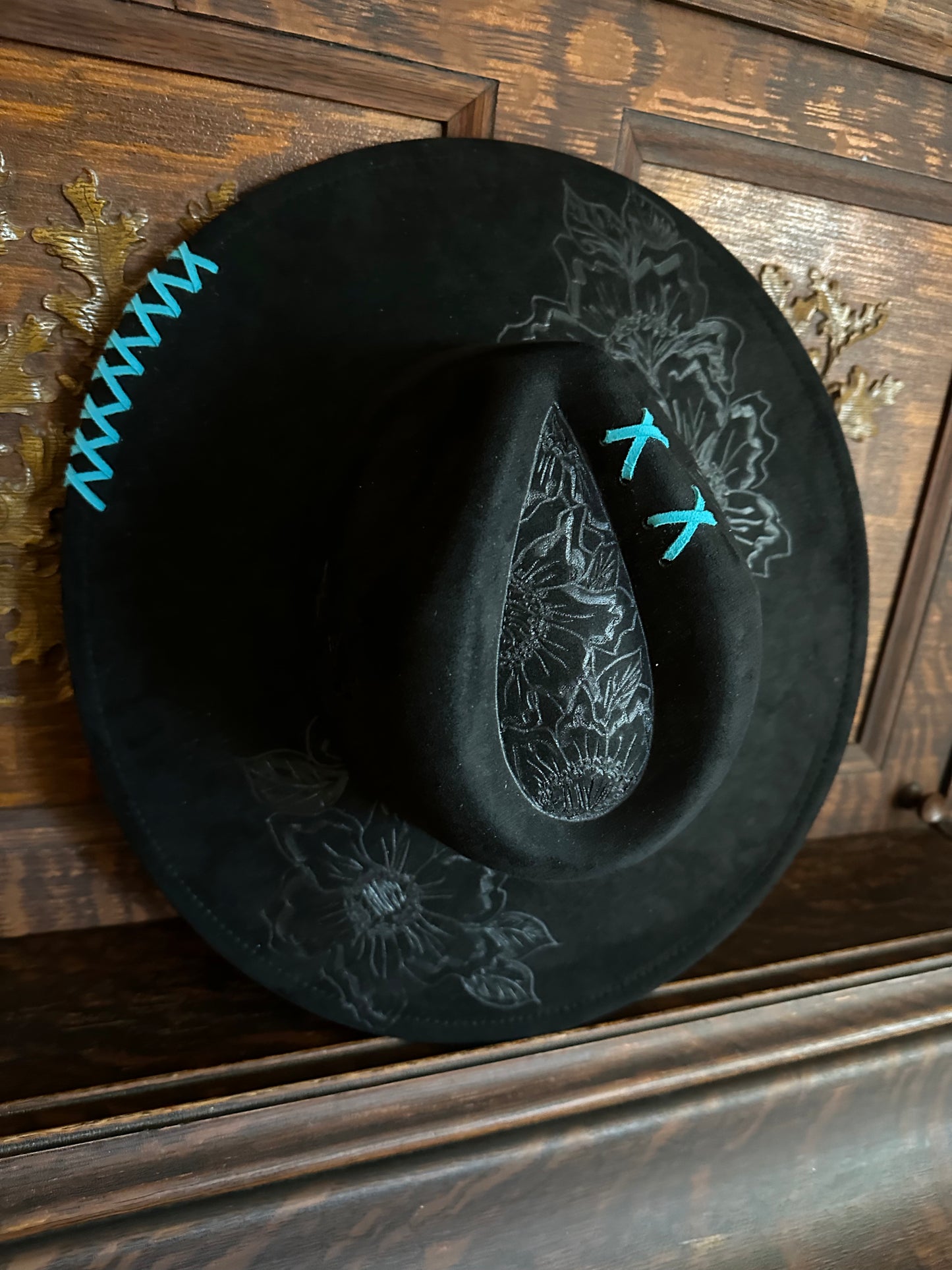 Black with Lacing Suede Burnt Hat